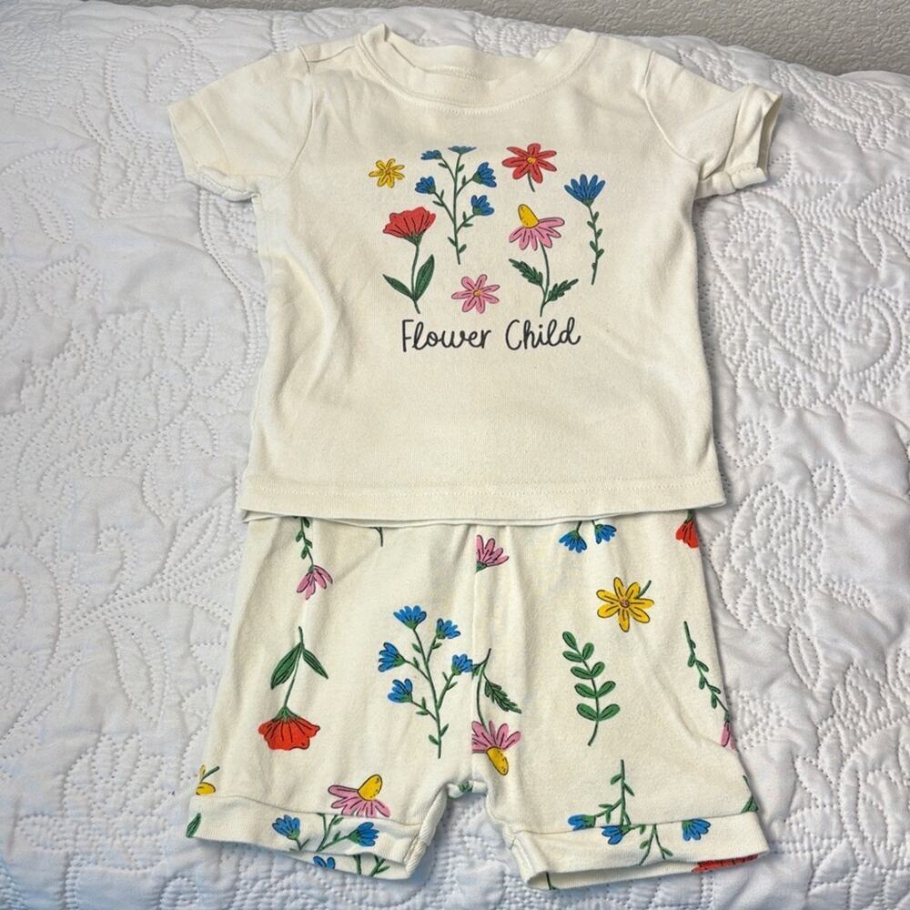 Old Navy Cream Flower Child Floral T-Shirt and Shorts Set Sz 6-12 months Spring